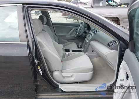 2010 Toyota Camry Le z USA, uszkodzony, nr VIN 4T1BF3EK3AU028612